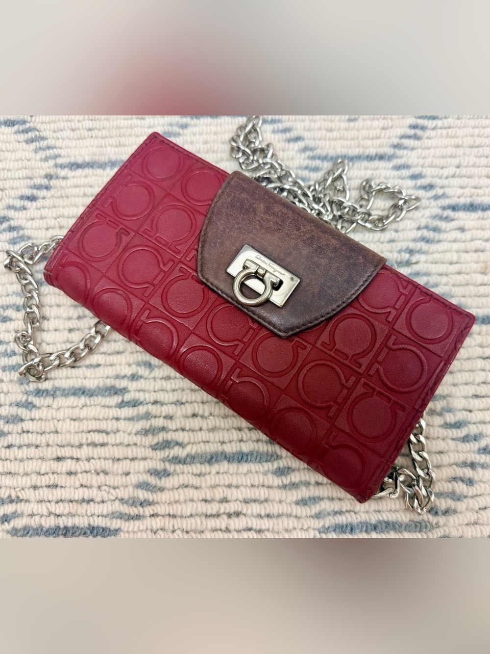 FERRAGAMO Vintage Y2K Red Monogram Embossed Leather 2-Tone Wallet W/ Chain - Picture 7 of 16